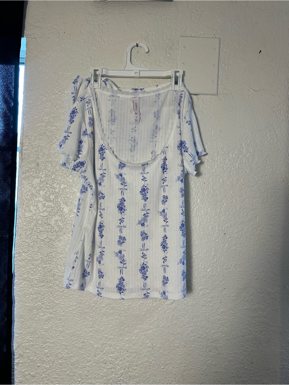 Auden White Scoop Neck Top with Blue Floral Stripe (open box)